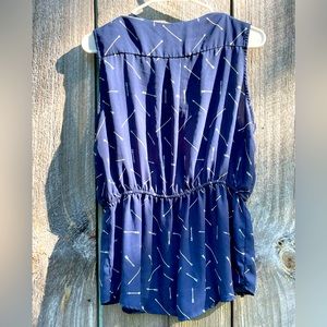 Sleeveless dress shirt.